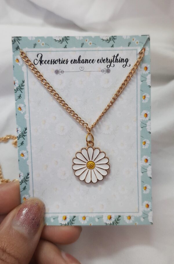 Daisy Pendant- White