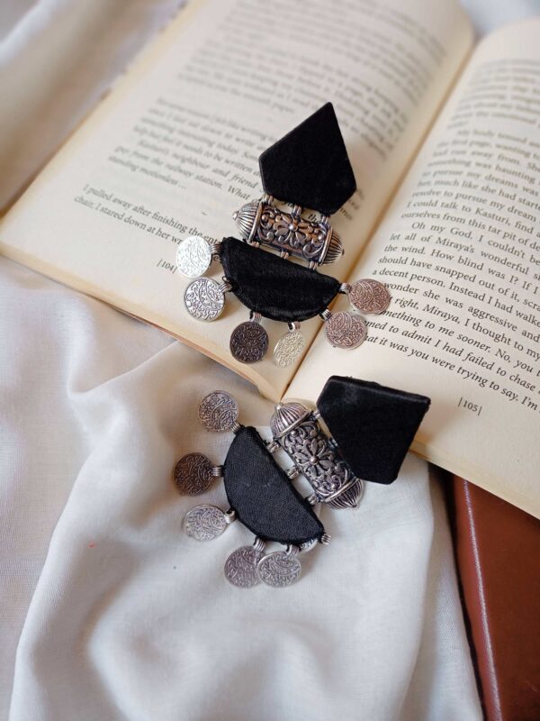 Rainvas Black and silver heavy earrings for women - Image 3