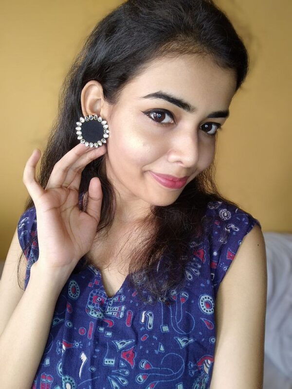 Rainvas Plain Black kundan studs earrings - Image 3