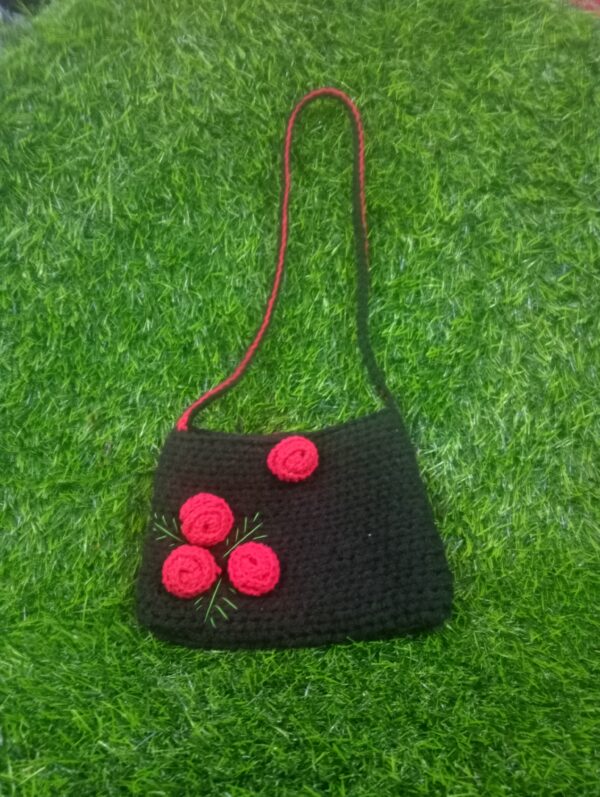 Crochet black bag with red roses