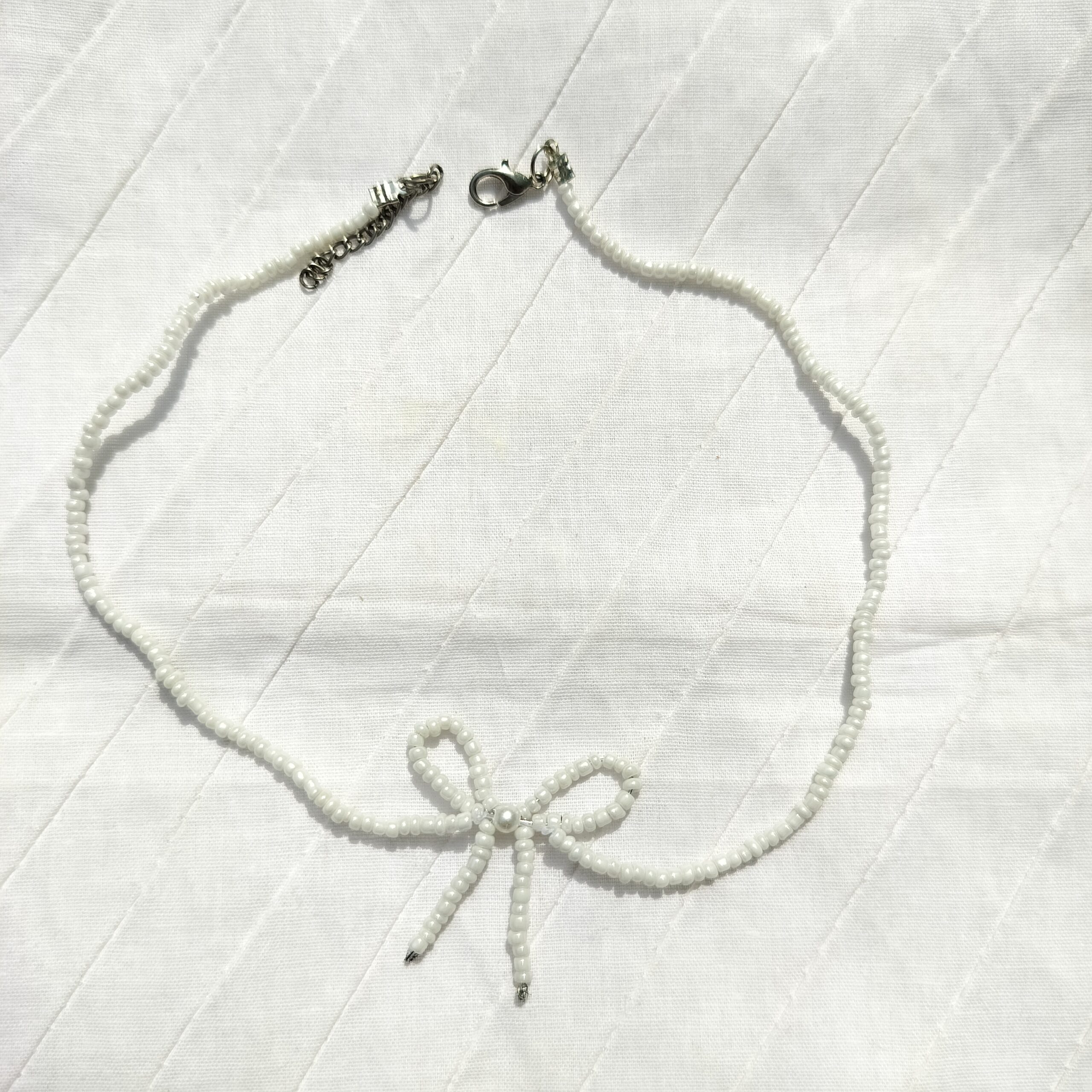 Bow beads necklace
