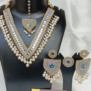 Queen Set Design 1