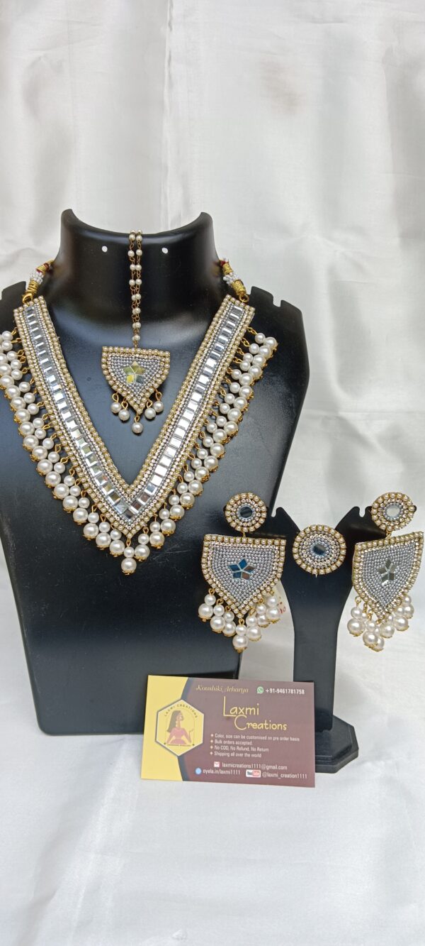 Queen Set Design 1