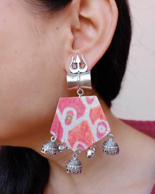 Rainvas orange printed floral trishul charm earrings - Image 4
