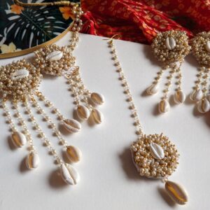 Bridal Shell Jewellery Set with Earrings and Mangtikka