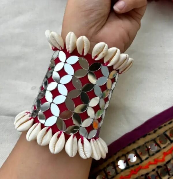Mirror work hand kada