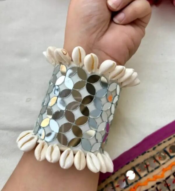 Mirror work hand kada
