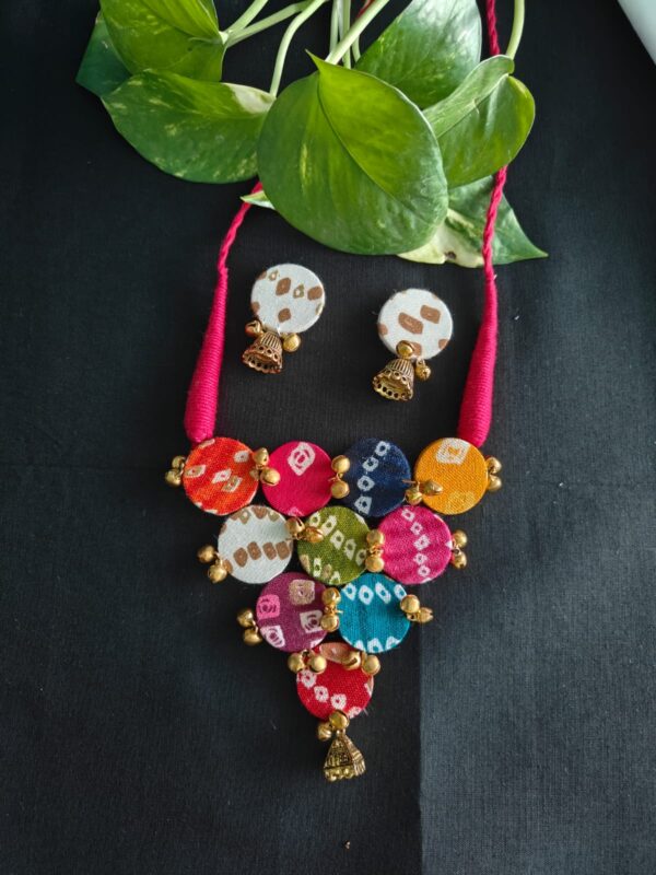 multi color bandhani necklace