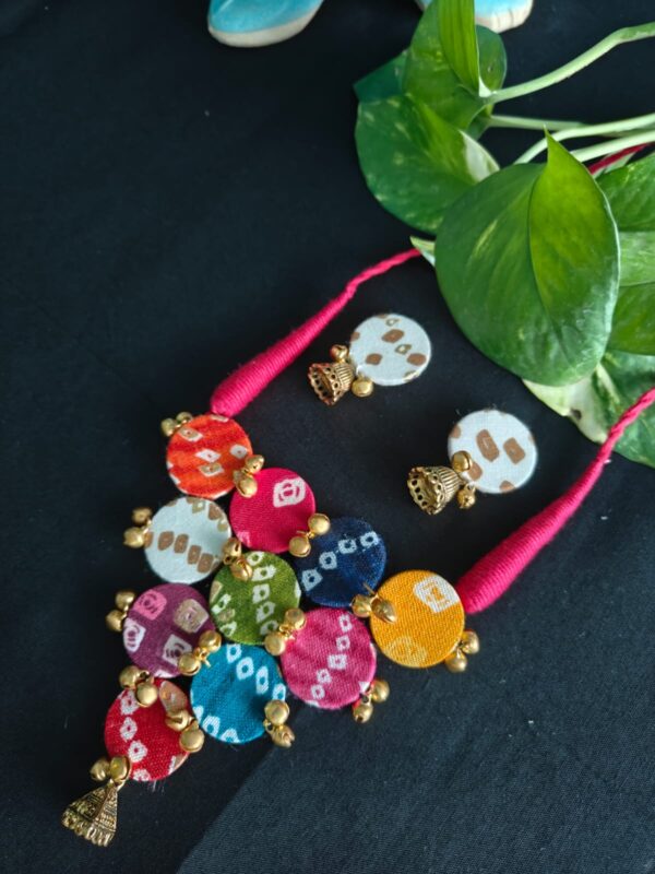 multi color bandhani necklace