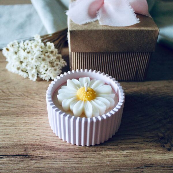 daisy candle