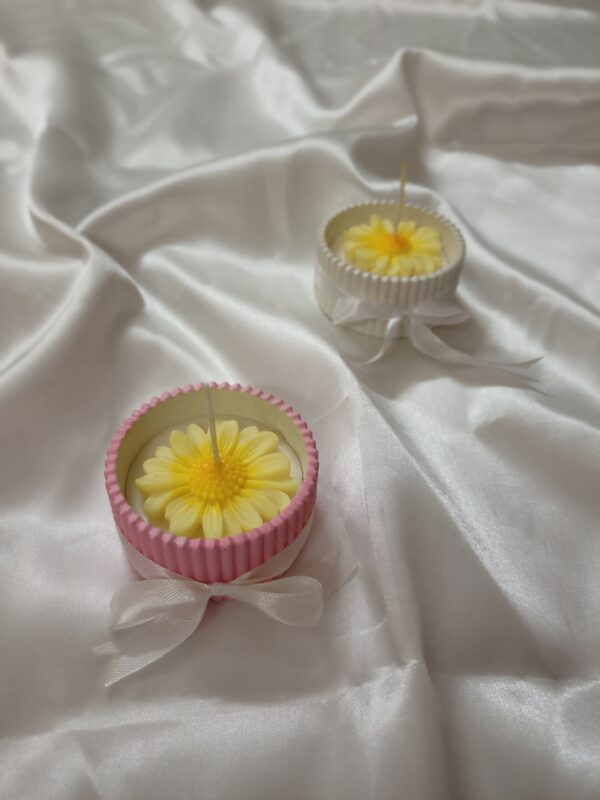 daisy candle