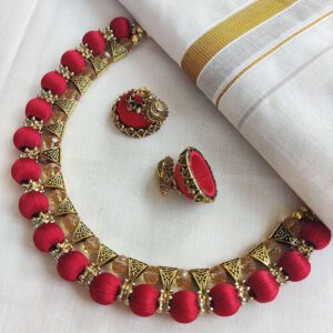 red choker set
